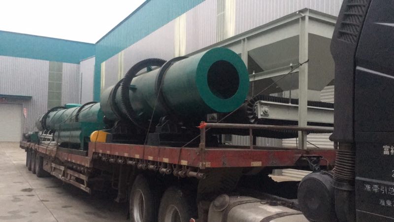 小型稻殼有機(jī)肥設(shè)備發(fā)貨中