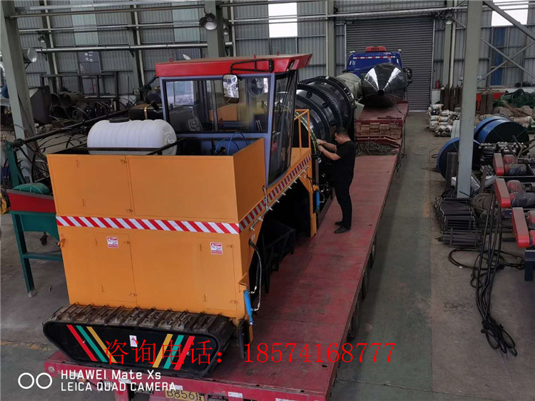 履帶翻拋機(jī)的裝車現(xiàn)場(chǎng)