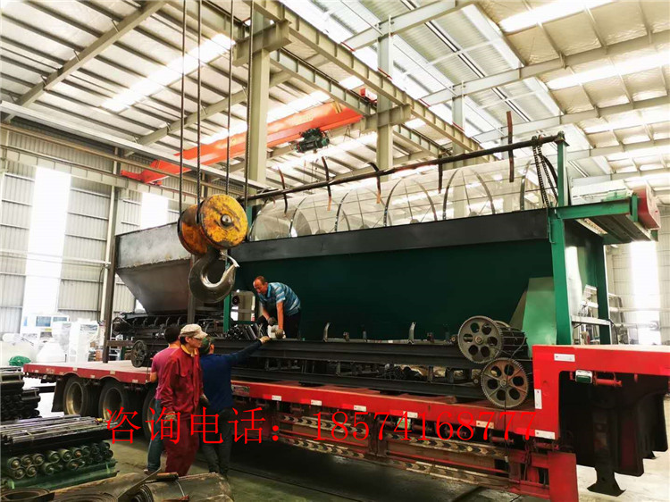 為山東客戶打造的有機(jī)肥篩分機(jī)的發(fā)貨現(xiàn)場(chǎng)