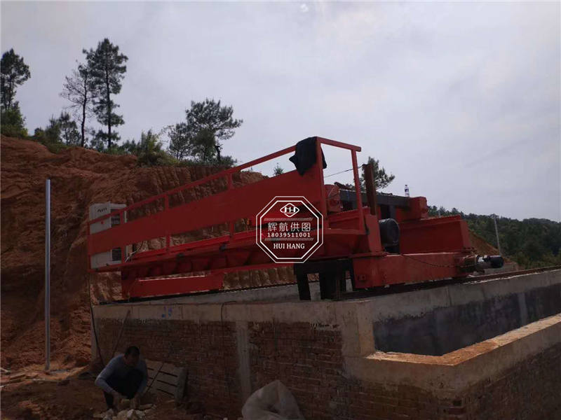 小型輪盤翻拋機安裝現(xiàn)場