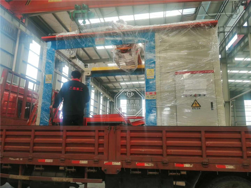 輝航機(jī)械高位碼垛機(jī)發(fā)貨現(xiàn)場(chǎng)