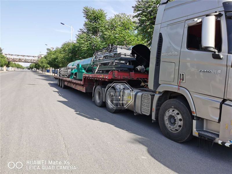 2萬噸豬糞顆粒有機(jī)肥生產(chǎn)線發(fā)貨現(xiàn)場(chǎng)