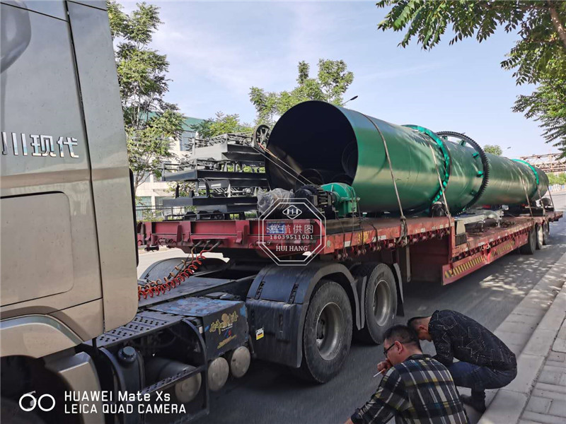 2萬噸豬糞顆粒有機(jī)肥生產(chǎn)線發(fā)貨現(xiàn)場(chǎng)