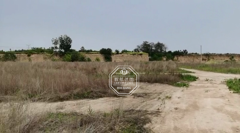 年產(chǎn)5萬噸的有機(jī)肥生產(chǎn)線,現(xiàn)場準(zhǔn)備施工