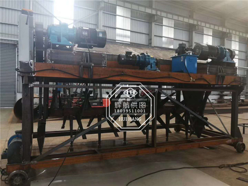 牛糞有機(jī)肥生產(chǎn)線設(shè)備發(fā)貨現(xiàn)場