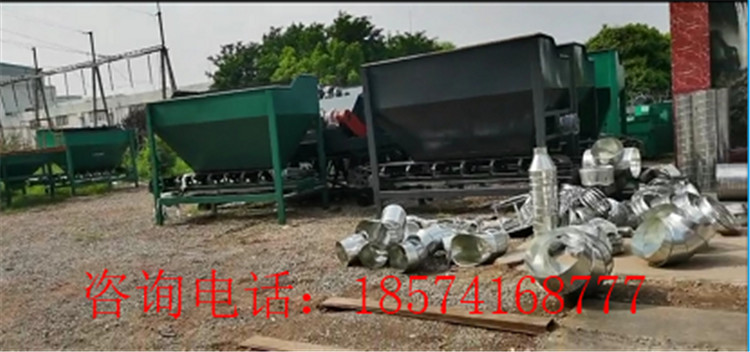 鏟車料倉生產(chǎn)現(xiàn)場