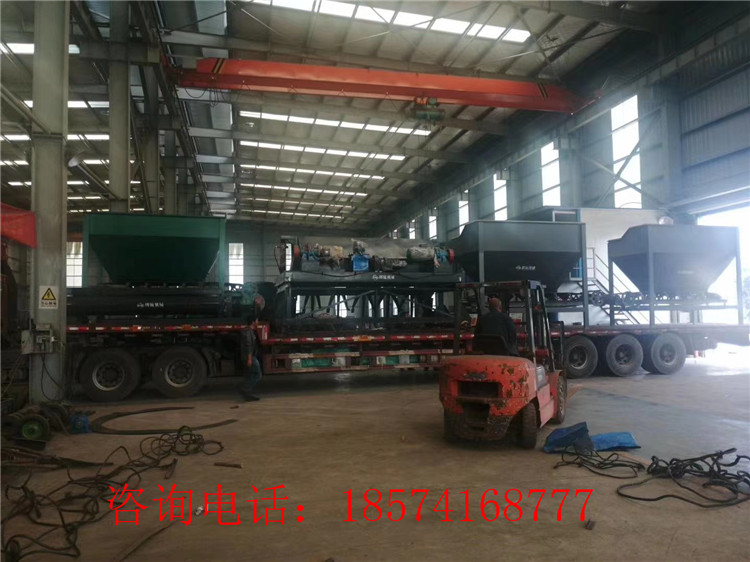 有機肥鏟車料倉發(fā)貨現(xiàn)場