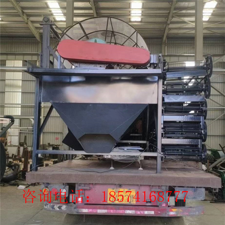 年產(chǎn)5萬(wàn)噸有機(jī)肥顆粒生產(chǎn)線第一車裝貨現(xiàn)場(chǎng)