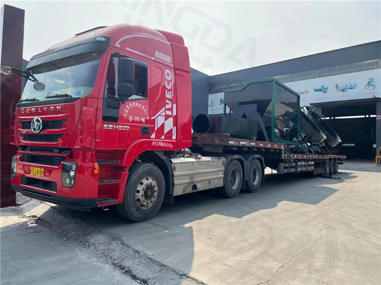 年產(chǎn)5萬噸顆粒有機(jī)肥生產(chǎn)線 第一車 裝車發(fā)貨