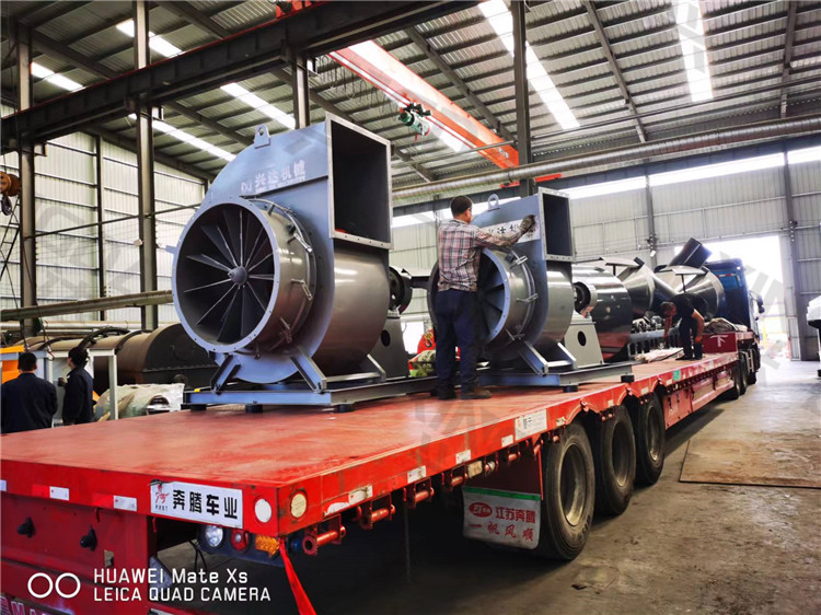 黑龍江年產(chǎn)5萬噸顆粒有機(jī)肥生產(chǎn)線最后一車發(fā)貨現(xiàn)場