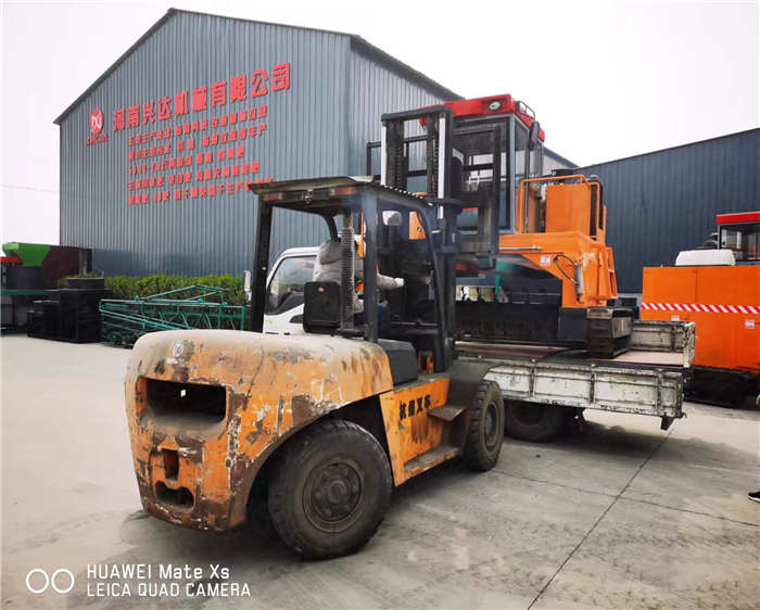 地面行走條垛發(fā)酵翻堆設(shè)備開機前注意事項