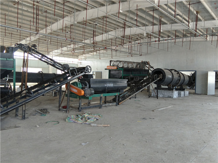 有機肥牛糞成套設備生產(chǎn)線使用情況