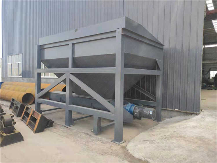 農(nóng)業(yè)廢棄物生產(chǎn)有機(jī)肥設(shè)備 喂料物料暫存 均勻定量出料鏟車(chē)料倉(cāng)設(shè)備