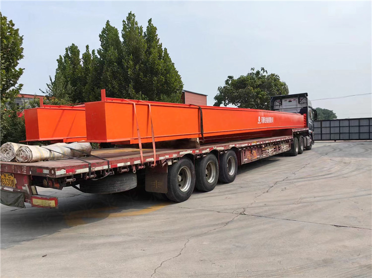 30米跨度液壓輪盤翻拋機(jī)兩車發(fā)貨現(xiàn)場(chǎng)