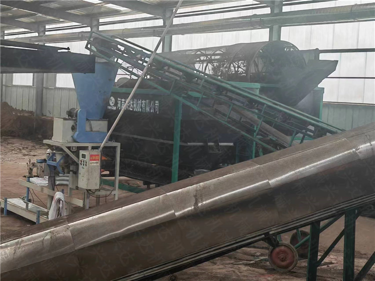 吉林客戶年產(chǎn)3萬噸顆粒有機(jī)肥生產(chǎn)線使用中