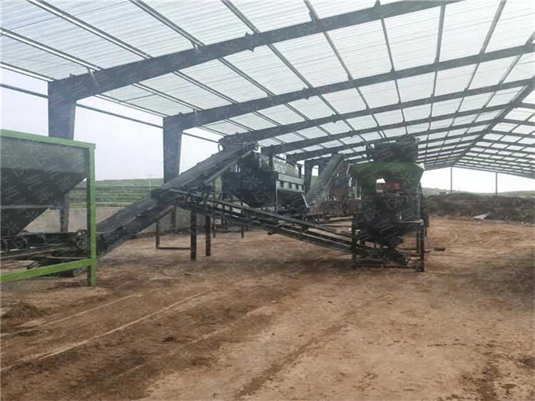 新鄉(xiāng)衛(wèi)輝客戶牛糞加工使用生產(chǎn)線現(xiàn)場