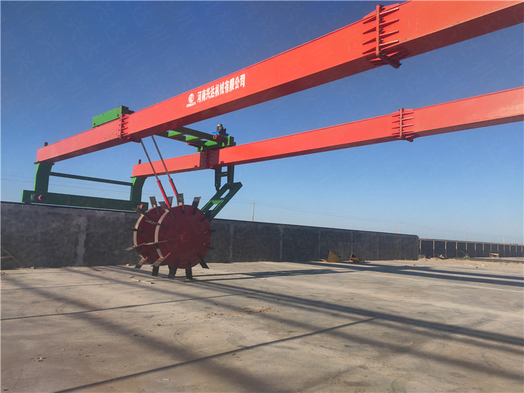 新疆喀什2臺(tái)22米輪盤一臺(tái)15米輪盤翻拋機(jī)安裝現(xiàn)場