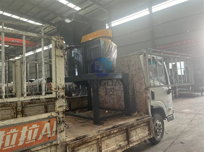 60型立式鏈條粉碎機(jī)發(fā)貨現(xiàn)場(chǎng)