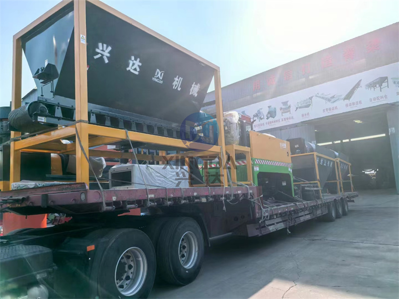 年產(chǎn)1萬噸免烘干有機(jī)肥生產(chǎn)線發(fā)貨現(xiàn)場(chǎng)