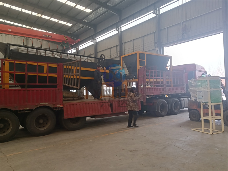 1.5米的有機(jī)肥滾筒篩分機(jī)裝車現(xiàn)場(chǎng)