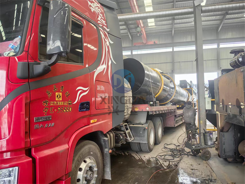 年產(chǎn)2萬噸顆粒有機(jī)肥生產(chǎn)線發(fā)貨現(xiàn)場(chǎng)