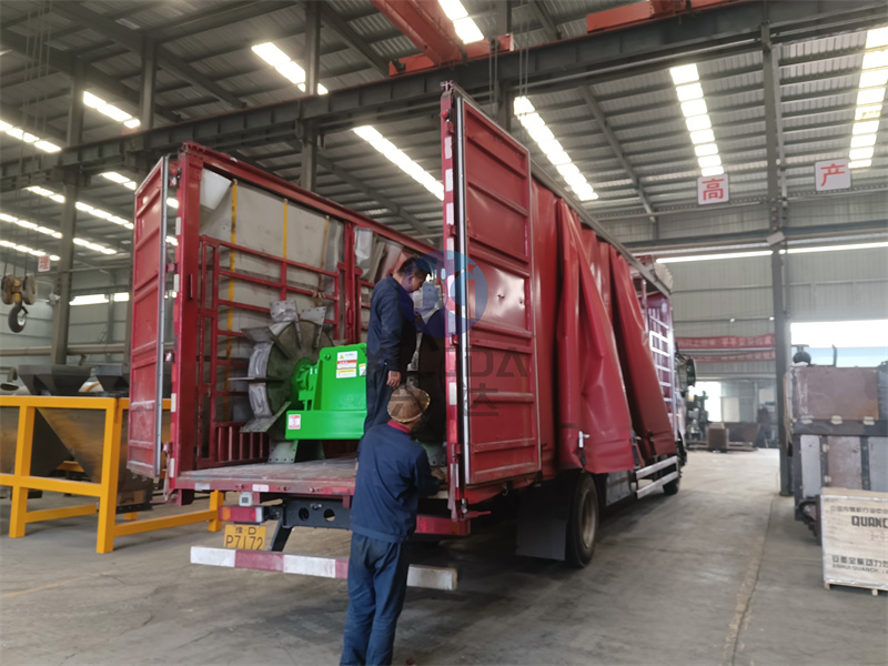 液壓輪盤式翻拋機發(fā)貨現(xiàn)場