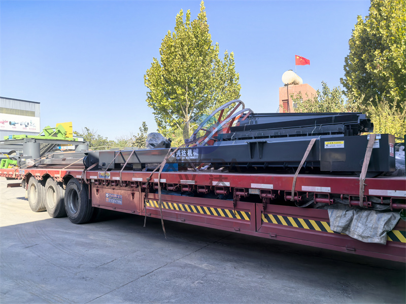 4.4米有機肥設備鏈板翻拋機發(fā)貨現(xiàn)場