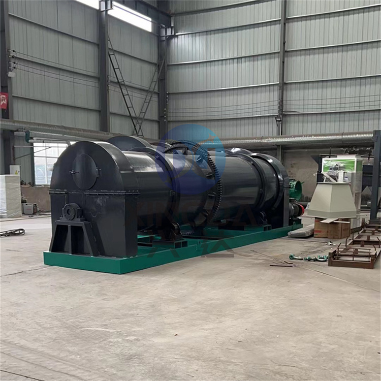 雞糞有機(jī)肥顆粒生產(chǎn)線復(fù)混造粒機(jī)的制作現(xiàn)場(chǎng)