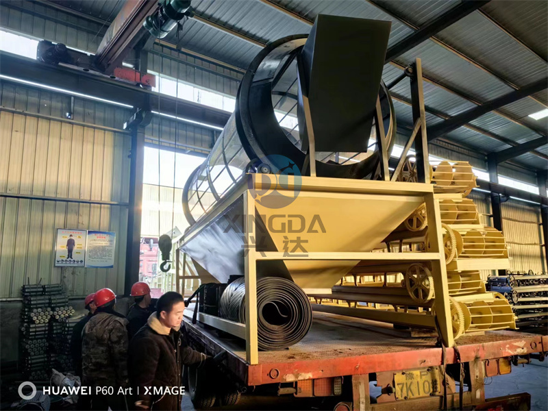 有機(jī)肥篩分設(shè)備滾筒篩分機(jī)的裝車發(fā)貨現(xiàn)場(chǎng)