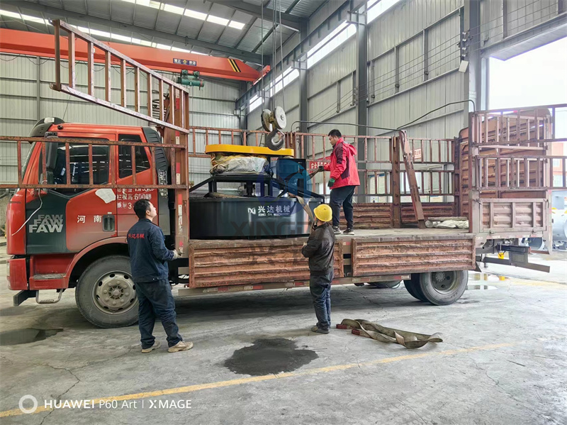 有機(jī)肥造粒設(shè)備圓盤造粒機(jī)發(fā)貨現(xiàn)場(chǎng)