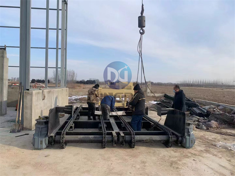 河北客戶大跨度鏈板翻拋機(jī)的安裝現(xiàn)場