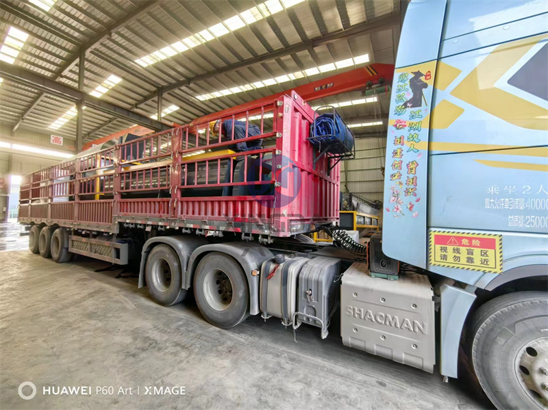 年產(chǎn)5萬噸有機肥生產(chǎn)線發(fā)貨現(xiàn)場