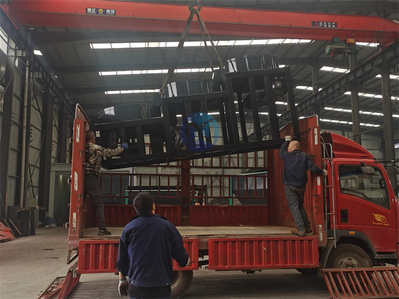 有機肥設(shè)備三級拋圓機發(fā)貨現(xiàn)場