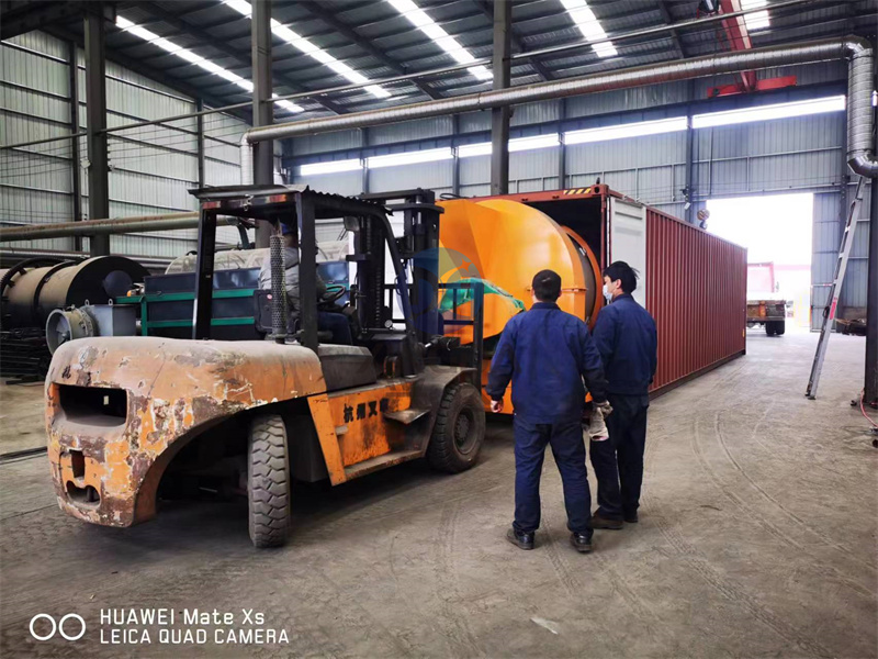 造粒設(shè)備復(fù)混肥造粒機(jī)發(fā)貨現(xiàn)場