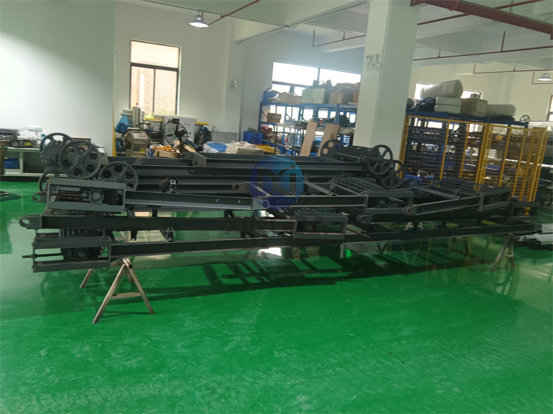 廣州有機肥部分生產(chǎn)線設(shè)備卸貨現(xiàn)場