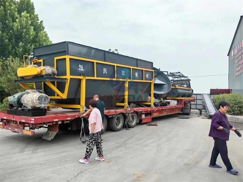 年產(chǎn)5萬(wàn)噸顆粒肥生產(chǎn)線設(shè)備發(fā)貨現(xiàn)場(chǎng)