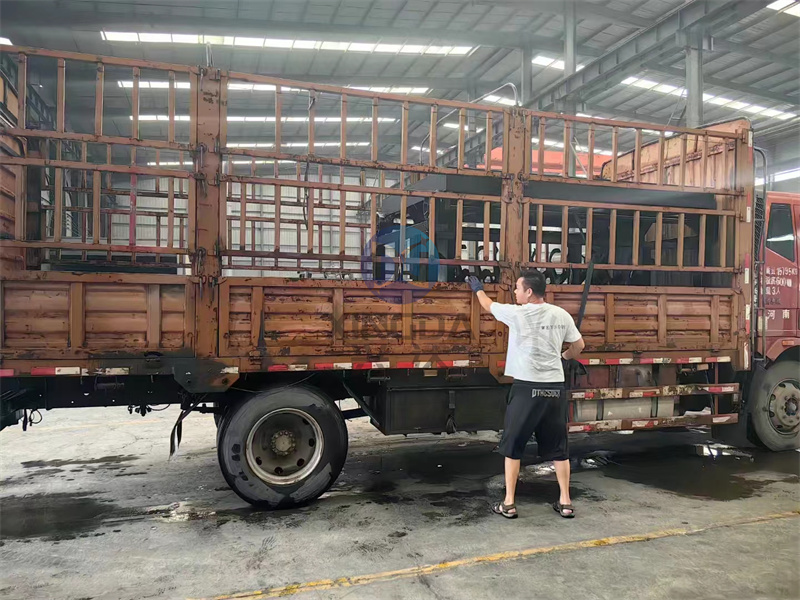 發(fā)酵設(shè)備槽式翻拋機(jī)發(fā)貨現(xiàn)場(chǎng)