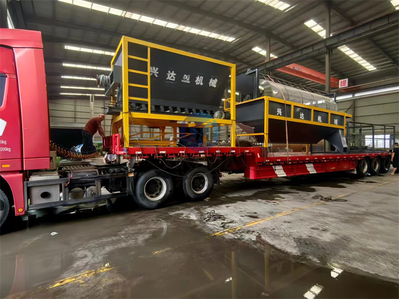 年產(chǎn)3萬(wàn)噸的粉狀有機(jī)肥生產(chǎn)線設(shè)備裝車發(fā)貨