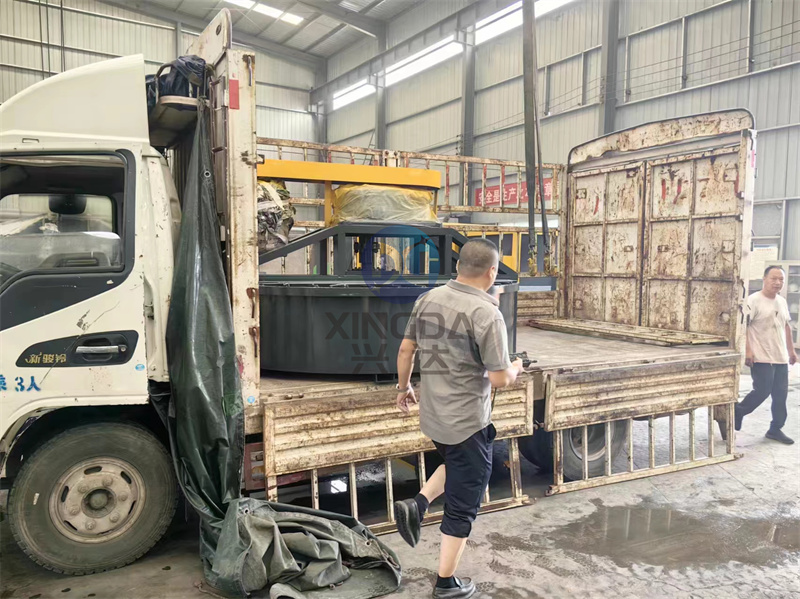 有機(jī)肥設(shè)備圓盤喂料機(jī)發(fā)貨現(xiàn)場(chǎng)