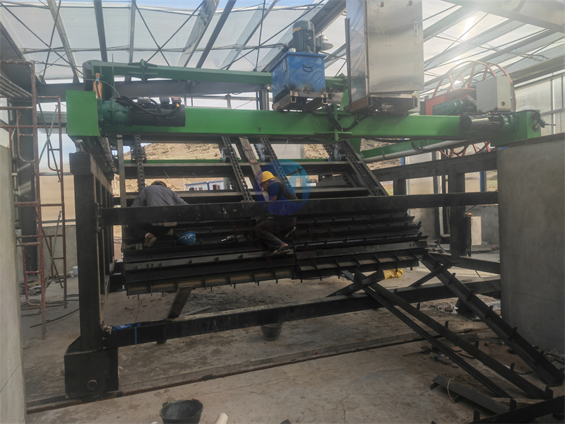 年產(chǎn)3萬噸的粉劑有機(jī)肥生產(chǎn)線設(shè)備安裝現(xiàn)場