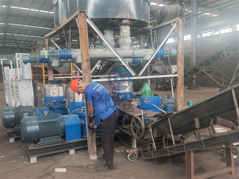 年產(chǎn)5萬噸免烘干生產(chǎn)線設(shè)備安裝現(xiàn)場