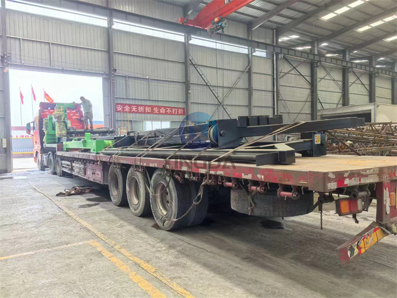 液壓鏈板翻拋機(jī)裝車發(fā)貨現(xiàn)場(chǎng)