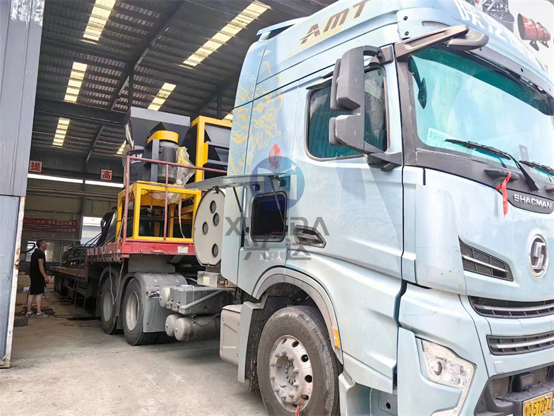 年產(chǎn)3萬(wàn)噸的粉劑有機(jī)肥設(shè)備發(fā)貨現(xiàn)場(chǎng)