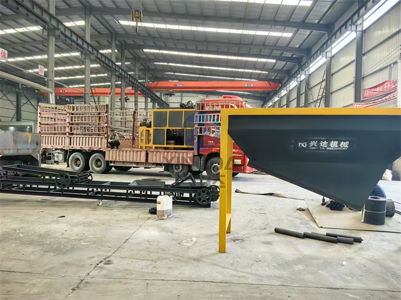 5立方的有機肥設備臥式發(fā)酵罐發(fā)貨現(xiàn)場