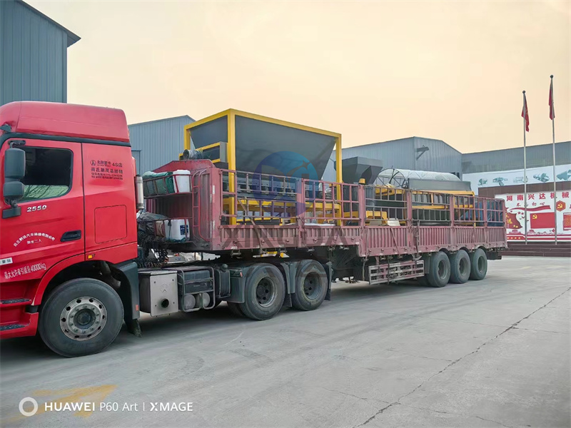 年產(chǎn)1萬噸粉劑有機肥生產(chǎn)線設備發(fā)貨現(xiàn)場