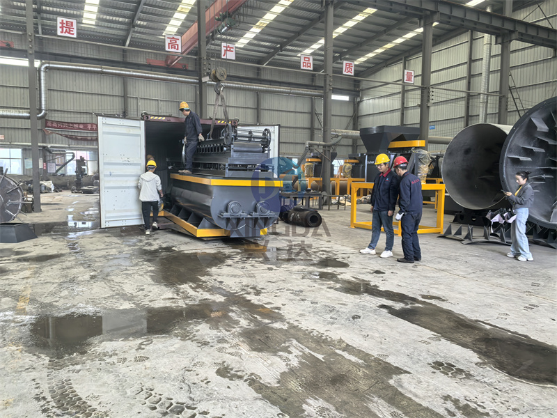 有機(jī)肥出口攪拌設(shè)備發(fā)貨現(xiàn)場(chǎng)