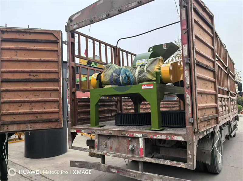 4層籠式粉碎機裝車現(xiàn)場