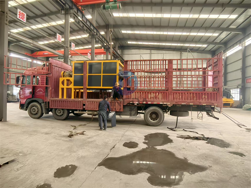 有機肥臥式發(fā)酵罐發(fā)貨現(xiàn)場