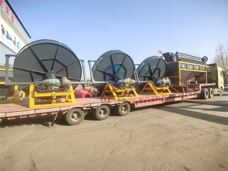 有機(jī)肥造粒設(shè)備圓盤造粒機(jī)發(fā)貨現(xiàn)場