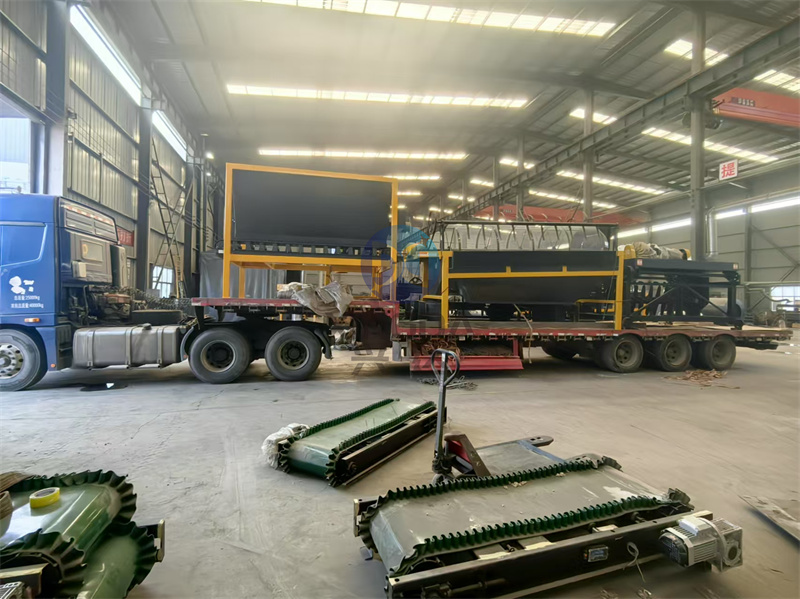 年產(chǎn)2萬噸粉劑有機(jī)肥設(shè)備發(fā)貨現(xiàn)場